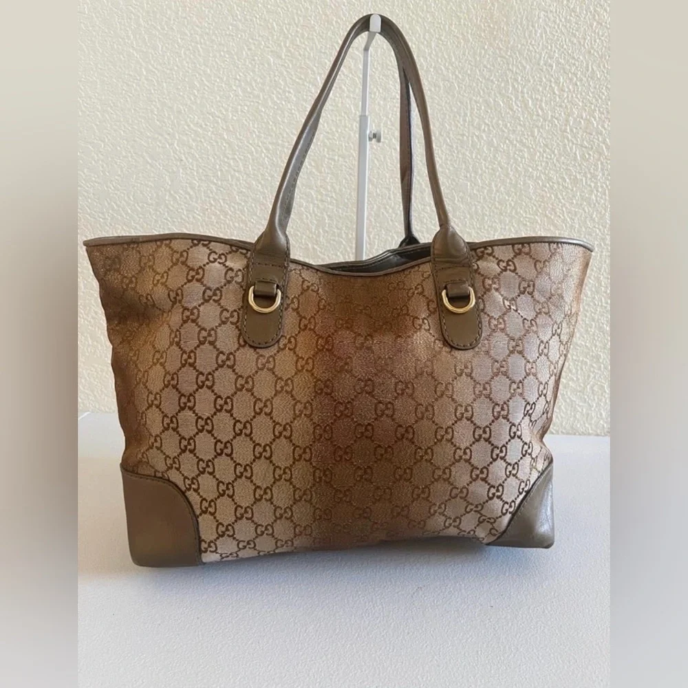 Gucci Brown GG Canvas Tote with Gold Heart Charm - Picture 2 of 10